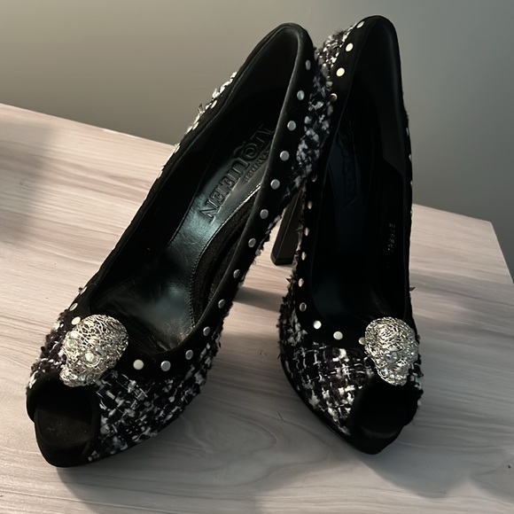 Alexander McQueen Heels 💀 - Picture 1 of 8